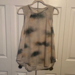 Like new tank.  Spring colors!